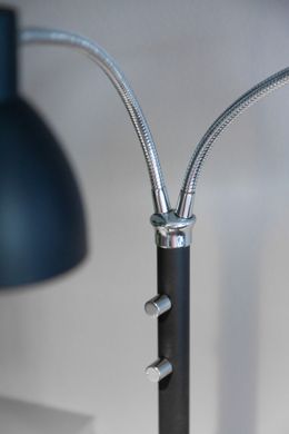 Hudson  2-arm Stehlampe, Schwarz/Chrom